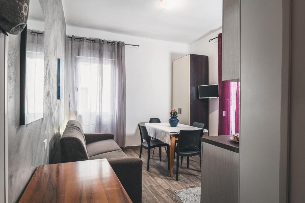 Bulldog Station Apartments With Private Wc, Ac, Tv Mestre Exterior foto
