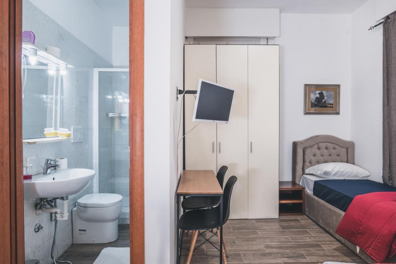 Bulldog Station Apartments With Private Wc, Ac, Tv Mestre Exterior foto