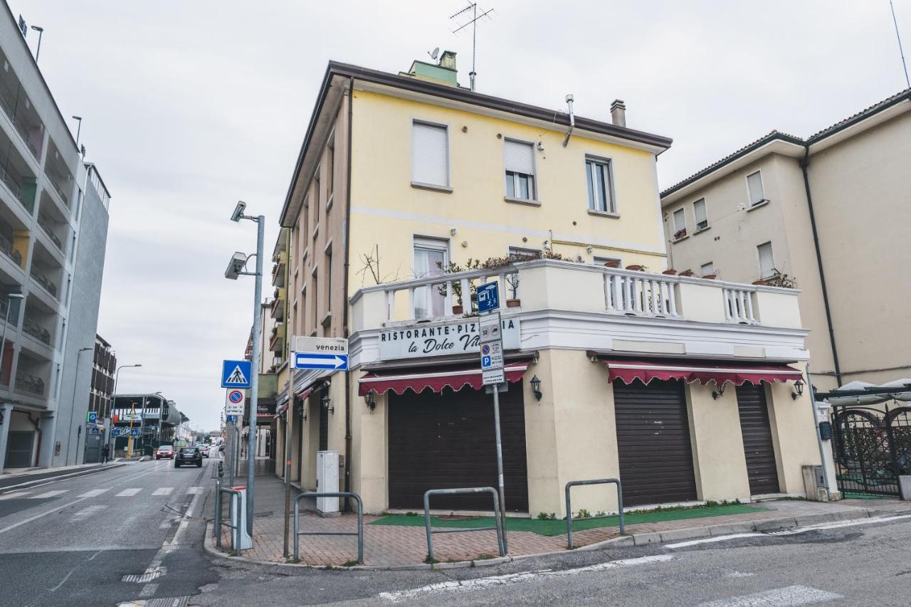 Bulldog Station Apartments With Private Wc, Ac, Tv Mestre Exterior foto
