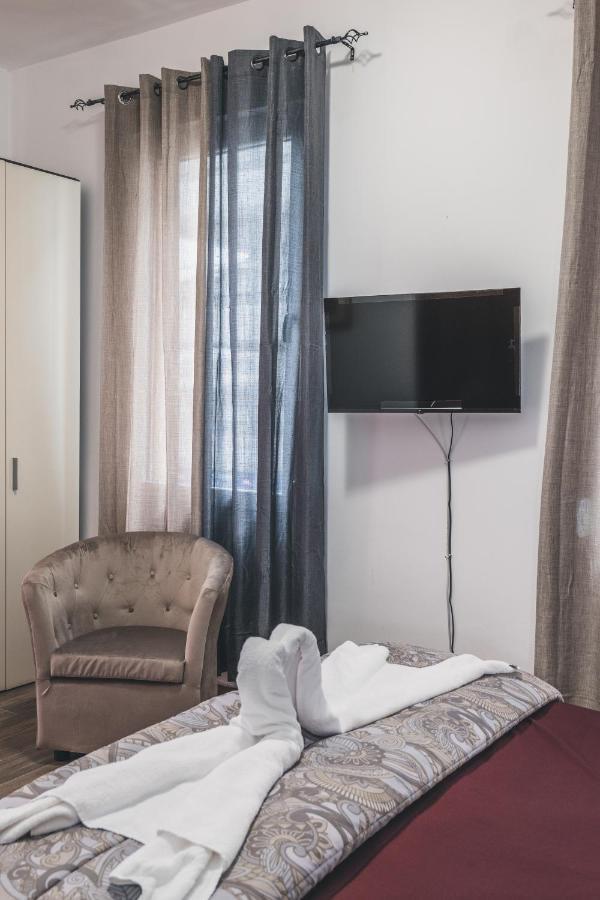 Bulldog Station Apartments With Private Wc, Ac, Tv Mestre Exterior foto