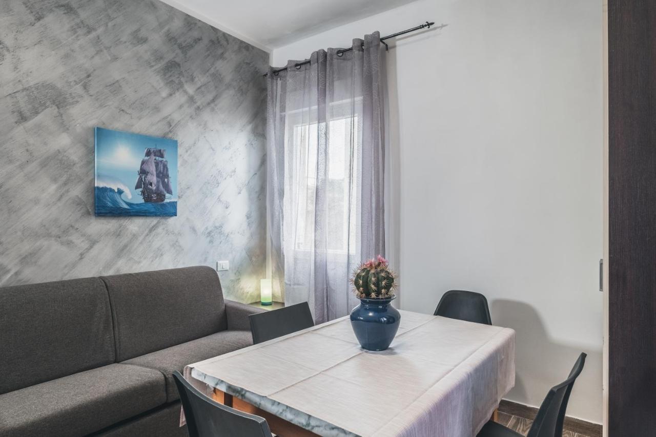 Bulldog Station Apartments With Private Wc, Ac, Tv Mestre Exterior foto