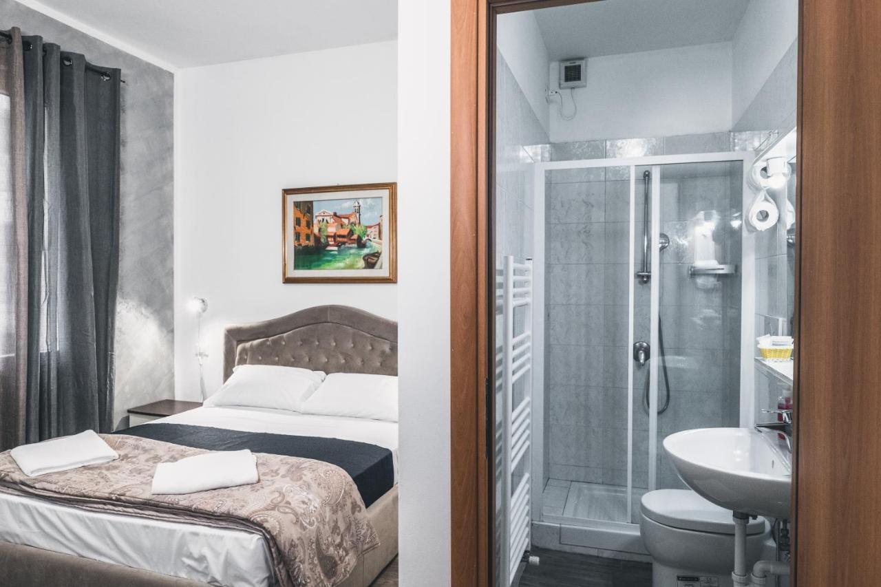 Bulldog Station Apartments With Private Wc, Ac, Tv Mestre Exterior foto